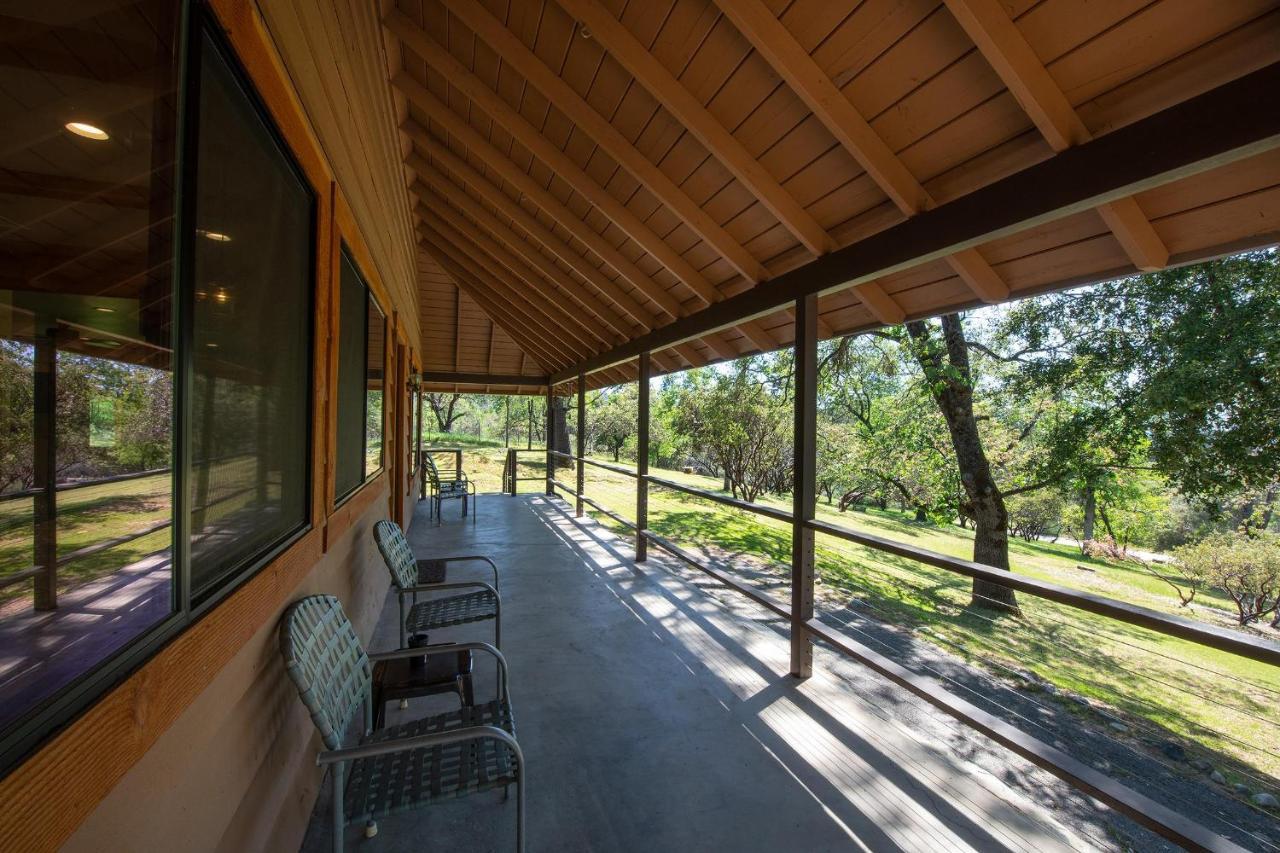 Sierra Base Camp Villa Oakhurst Buitenkant foto