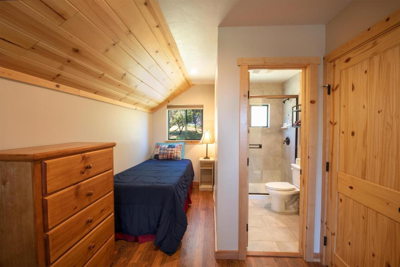 Sierra Base Camp Villa Oakhurst Buitenkant foto
